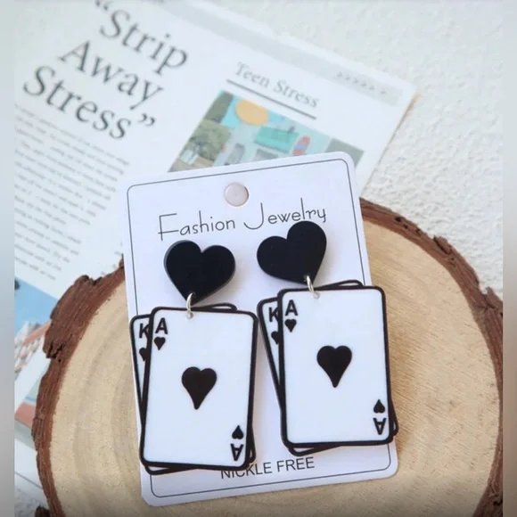 ✨NEW Black and White Playing Card Earrings - Picture 3 of 4